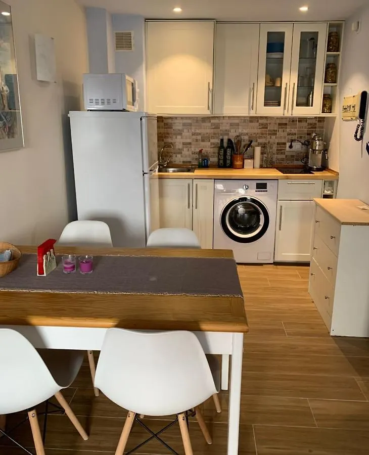 Cosy Apartment In L Escala, 7 Mins Walk To The Closest Beach, Riells L'Escala